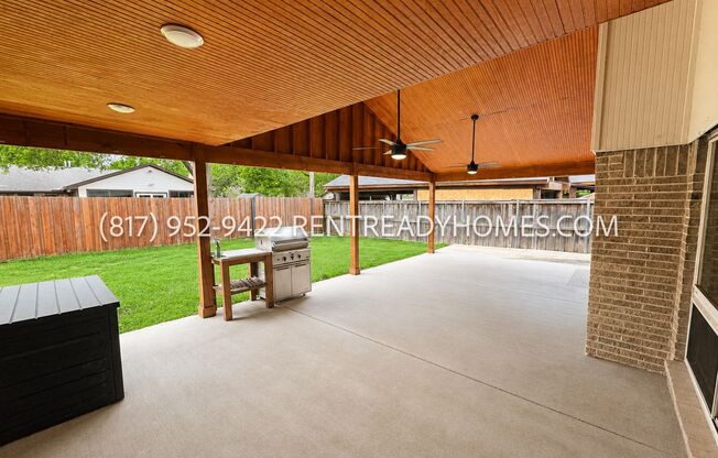 12372 High Meadow Dr - Spacious 4 Bedroom Rental Home in Dallas, TX with Fenced Backyard, Kitchen Island and Covered Patio