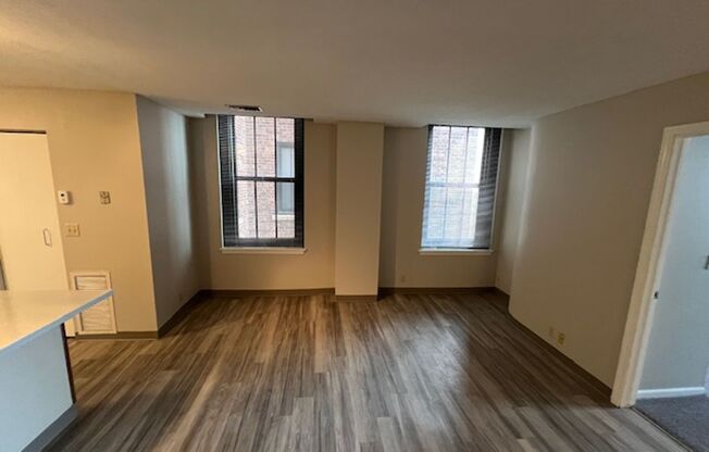 2 beds, 1 bath, 800 sqft, $975, Unit 504