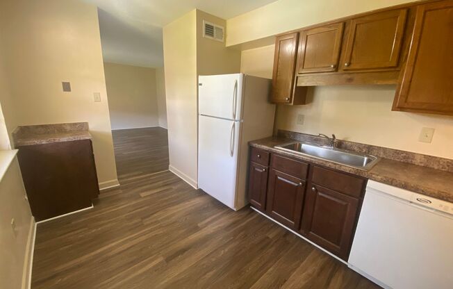 2 beds, 1 bath, 850 sqft, $1,325, Unit C02