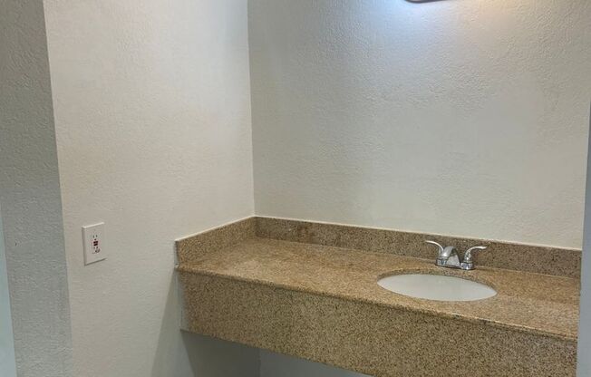 Studio, 1 bath, 234 sqft, $1,036, Unit 305