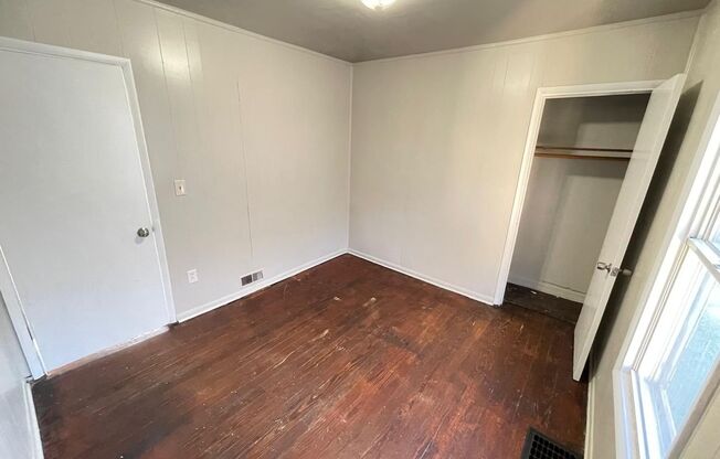 3 beds, 1 bath, $1,100