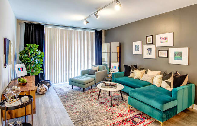 The Sheffield SoNo 9-foot ceilings