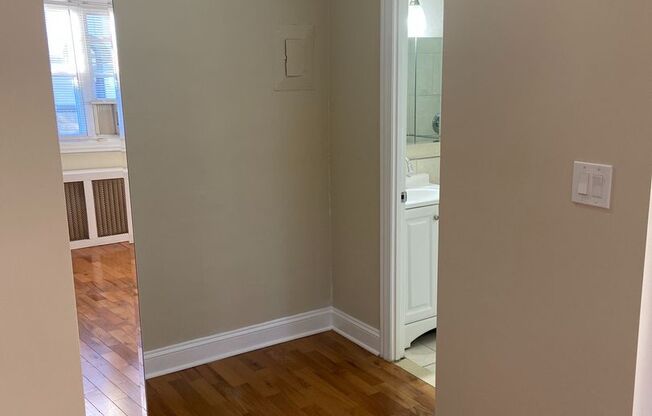 Studio, 1 bath, 400 sqft, $1,450, Unit 21