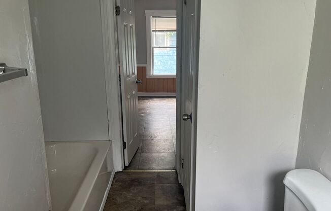 2 beds, 1 bath, $700