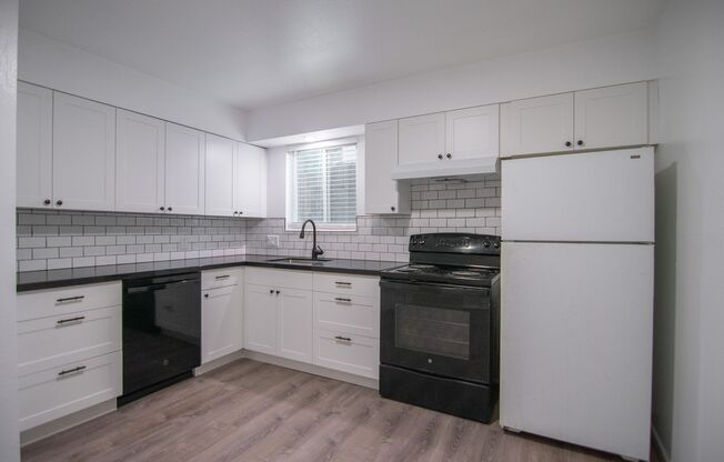 2 beds, 1 bath, $1,300