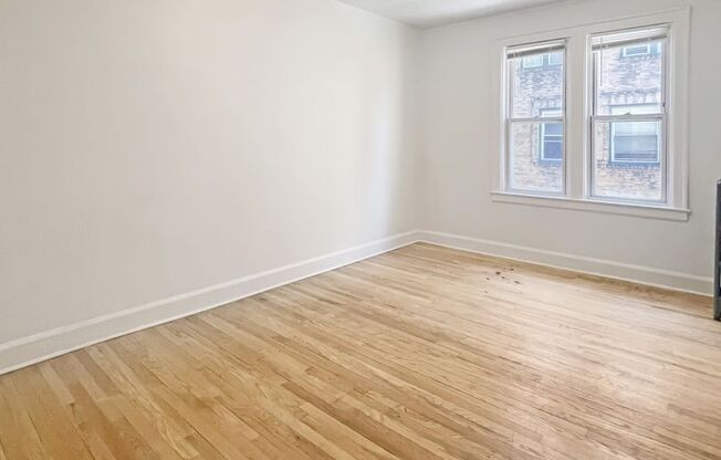 2 beds, 1 bath, 800 sqft, $1,300, Unit 211