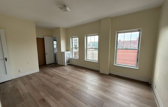 2 beds, 2 baths, 1,772 sqft, $2,200, Unit Old King Edward 61