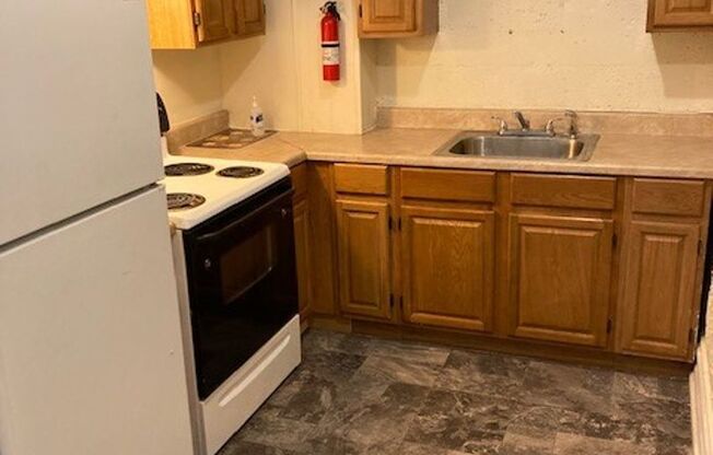 1 bed, 1.5 baths, $900, Unit 3