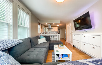 21 TOWN HL ST