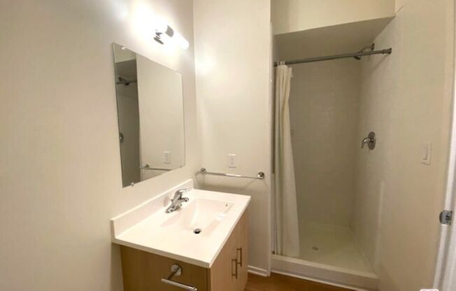 Studio, 1 bath, 350 sqft, $1,995, Unit 6