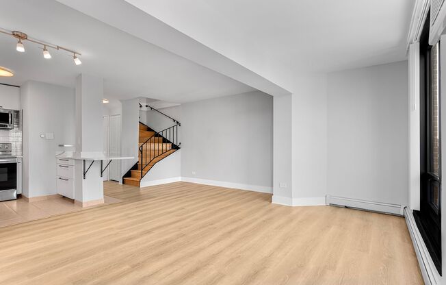 1 bed, 1.5 baths, 667 sqft, $2,400, Unit 4B