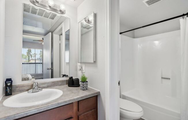 2 beds, 1 bath, 730 sqft, $1,149, Unit 1C