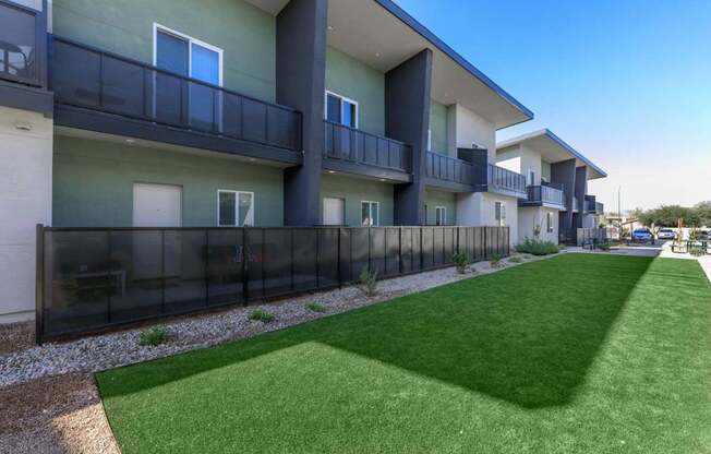 The Hedrick on Mountain Townhome-Style Apartments in Tucson, Arizona Courtyard
