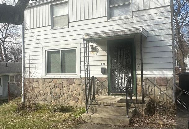 Goodyear Hts home ready to rent!