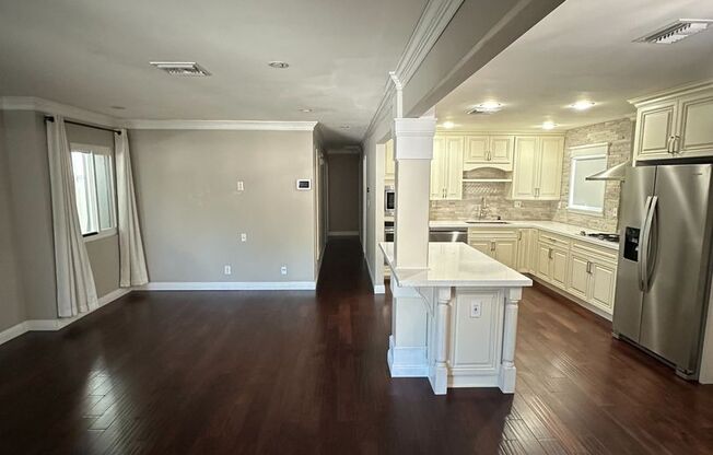 Spacious 3 bed 2 bath with New Finishes & Backyard featuring a Pergola