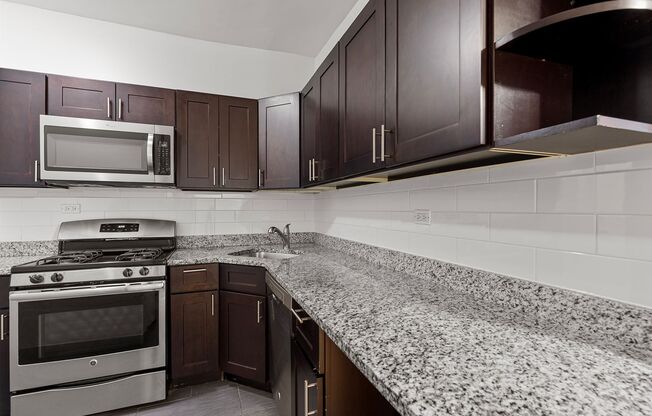 2 beds, 1 bath, 569 sqft, $2,200, Unit 6110-1W