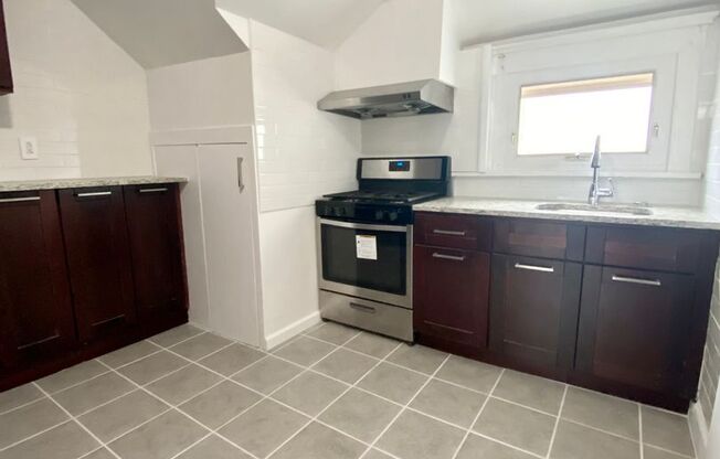 4 beds, 1 bath, 1,800 sqft, $1,705, Unit 2nd Fl