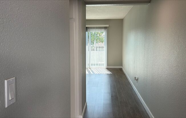 1 bed, 1 bath, 735 sqft, $2,295, Unit 72