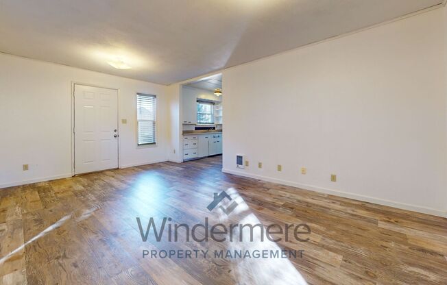 512 Columbia *Charming Cottage with Private, Fenced Backyard and Ample Storage*