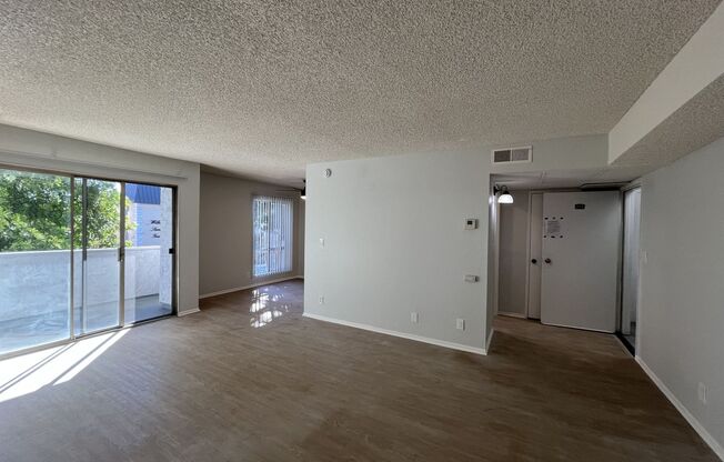 1 bed, 1 bath, 700 sqft, $1,698, Unit 112