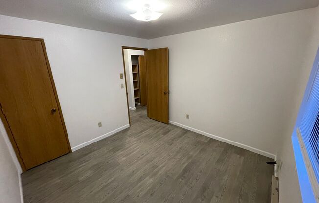 2 beds, 1 bath, $1,195, Unit B