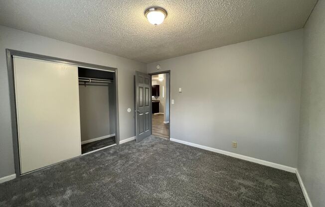 2 beds, 1 bath, 950 sqft, $1,275, Unit 15