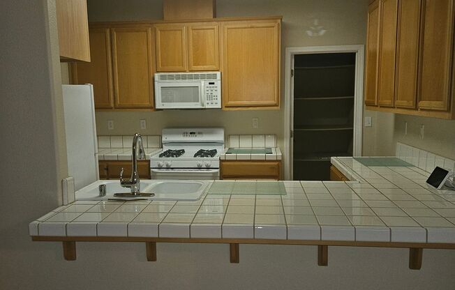 Charming 3 bedroom Duplex Close to Doctors Hospital