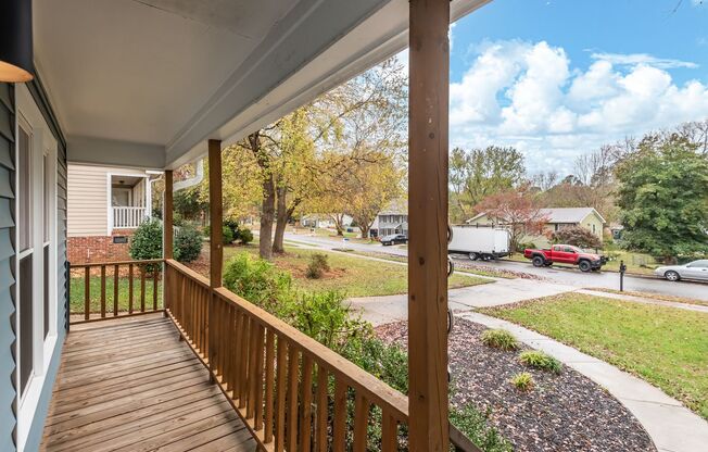 Available Now! Charming 3-bed, 2-bath house & Pet-Friendly!