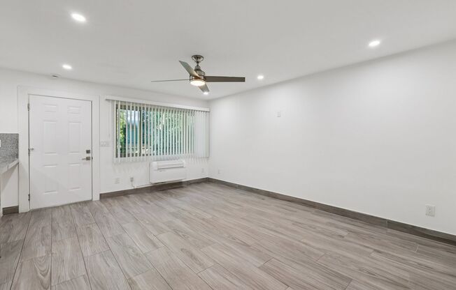 2 beds, 1 bath, 760 sqft, $2,299, Unit 15