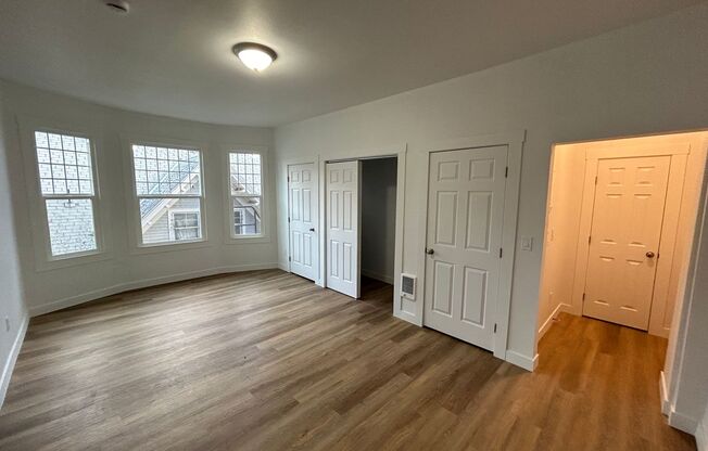 Studio, 1 bath, 400 sqft, $950, Unit Unit 10