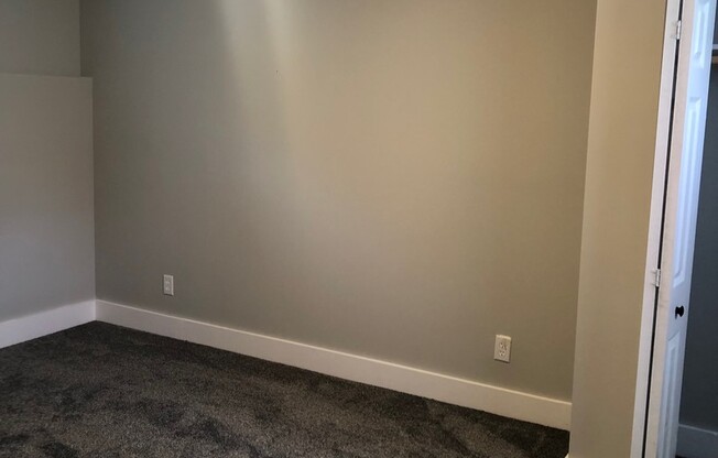 Single Family Home - River Views - Updated Finishes!