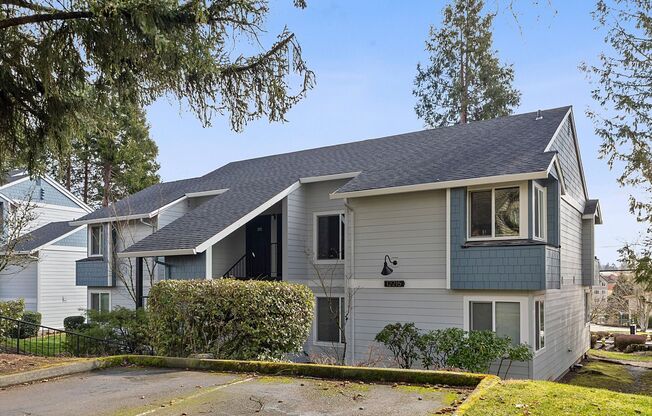 2 beds, 1 bath, 803 sqft, $1,575, Unit CMV 12215 - 101