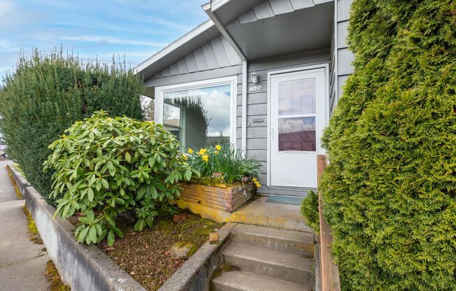 7624 NE Broadway (Jonesmore)