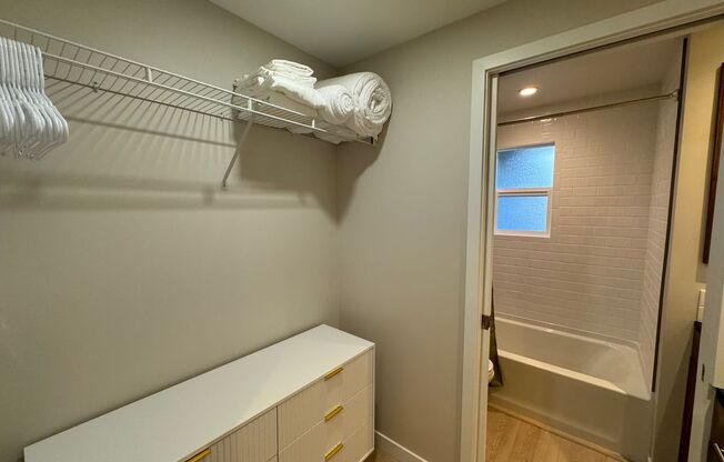 Studio, 1 bath, 389 sqft, $1,500, Unit Unit 6 (STR)