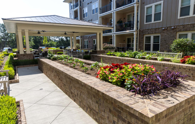 an outdoor seating area at the enclave at woodbridge apartments in sugar land, tx