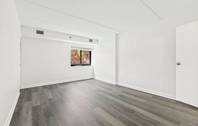 1 bed, 1 bath, 900 sqft, $3,200, Unit T309