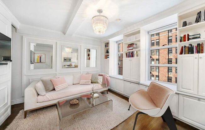 465 W 23 ST