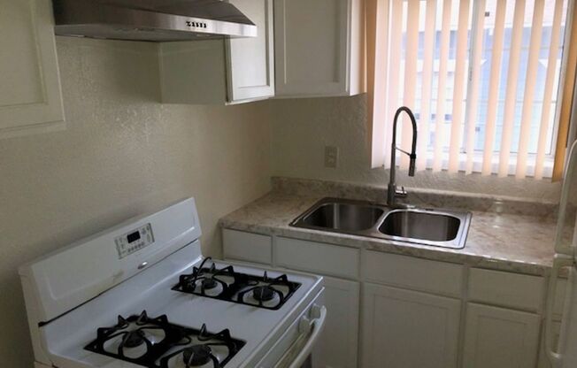 1 bed, 1 bath, 755 sqft, $1,750