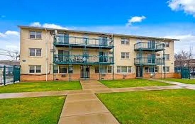 3737-3739 W 63rd (West Lawn)