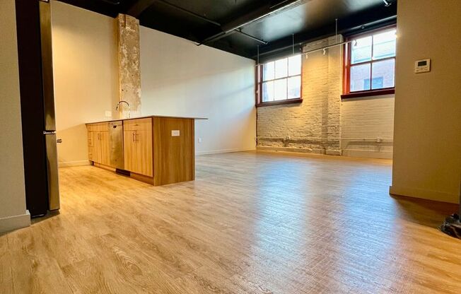 1 bed, 1 bath, 818 sqft, $1,350, Unit 103