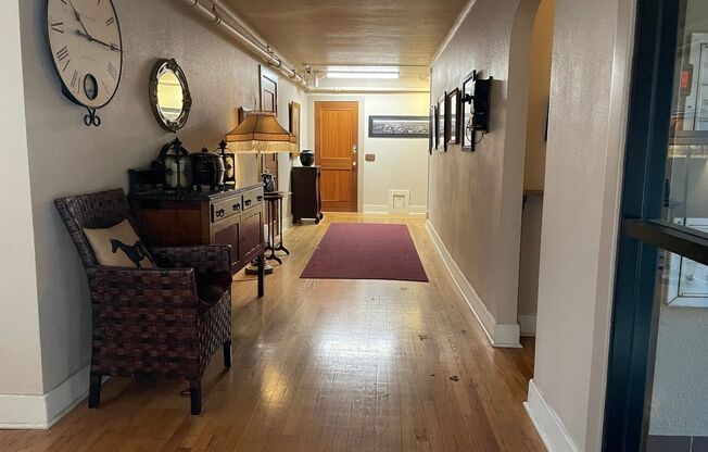 O511-- Beverly Court Studios