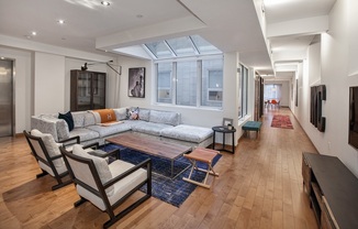 135 W 4 ST