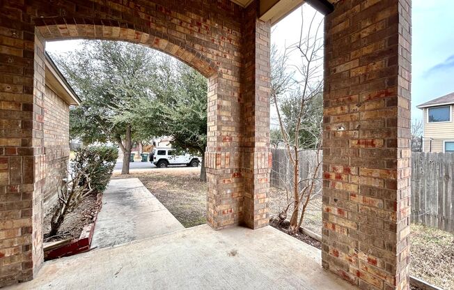 Cozy & Bright 4BR / 3BA Home – Garage, Deck & Laundry Room