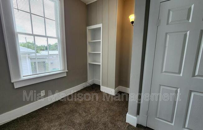 1413 E 42 ST