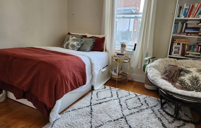3 beds, 1 bath, 1,087 sqft, $4,500, Unit 6