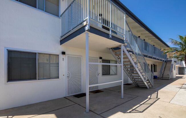 Charming 1 Bedroom in Ocean Beach ~ Just 3 Blocks from the Beach