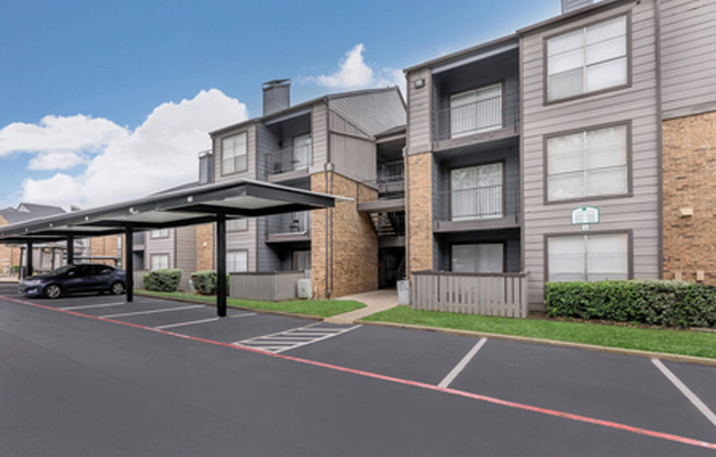 2 beds, 1 bath, 832 sqft, $1,639, Unit 2066