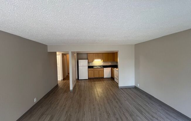 2 beds, 1 bath, $1,045, Unit 2569IRB