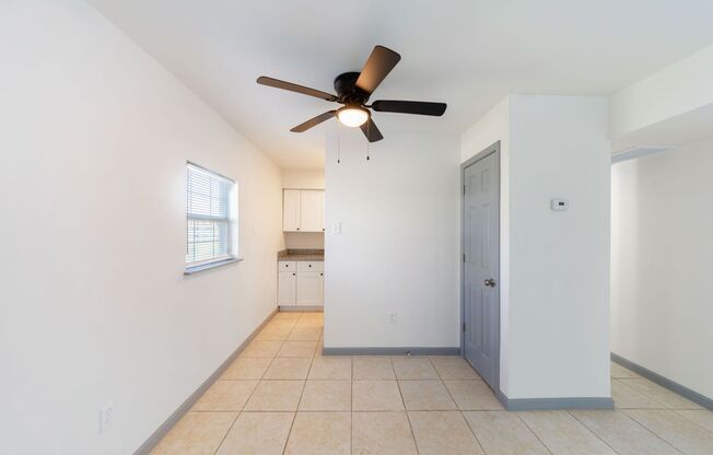 2 beds, 1 bath, $1,025, Unit 23