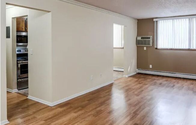 1 bed, 1 bath, 700 sqft, $1,075, Unit 3809/305